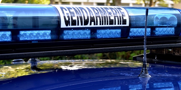 En Bretagne, un père tente d`étrangler sa fille