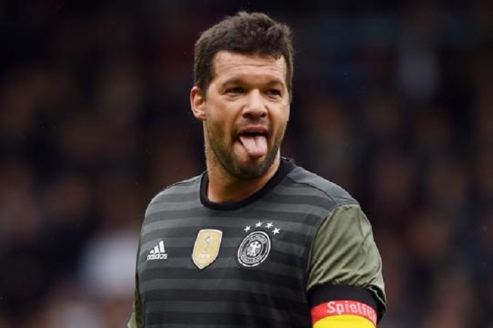 Ballack geht auf die Nationalmannschaft los