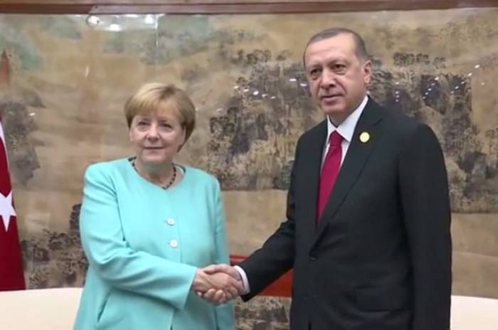 Entretien téléphonique Merkel-Erdogan sur les relations bilatérales