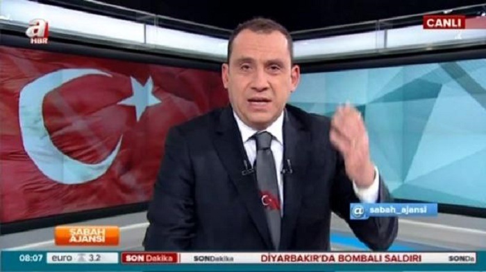 Un présentateur de télévision a craché aux visages des critiques d`Erdogan - VIDEO