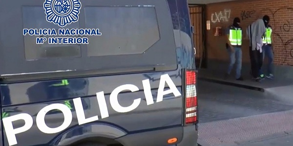 Espagne : deux ultras arrêtés pour l`agression d`une femme enceinte en niqab
