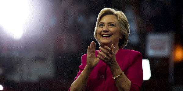 États-Unis : Clinton prête pour un débat "dingue" avec Trump