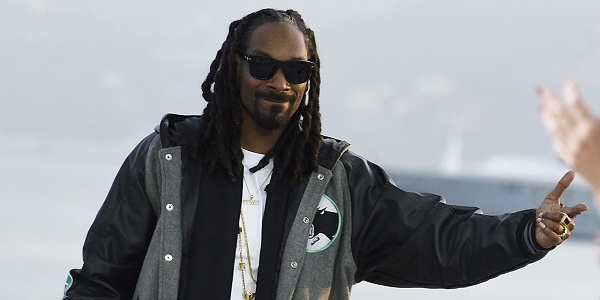 Etats-Unis : le rappeur Snoop Dogg défile pour un `dialogue` avec la police