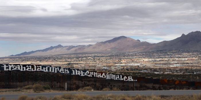 Trump va tester quatre prototypes de mur avec le Mexique