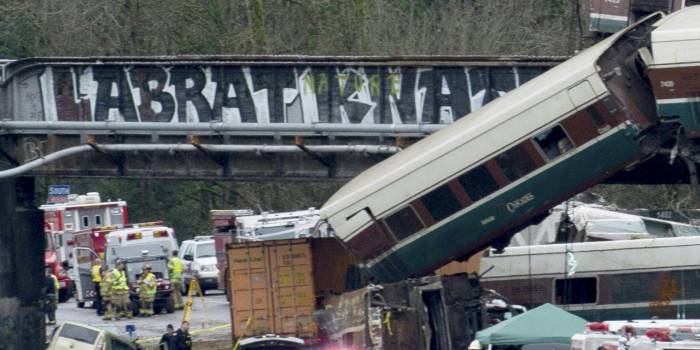États-Unis : trois morts dans un accident de train spectaculaire