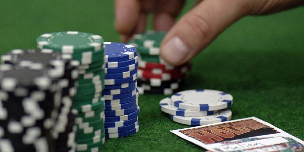 Etats-Unis : un maire de Californie arrêté pour avoir joué au strip-poker avec des ados