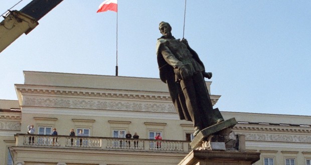 Pologne : démantèlement des monuments à la gloire de l’Armée rouge
