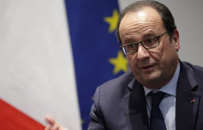 Hollande appelle "à défendre" la République