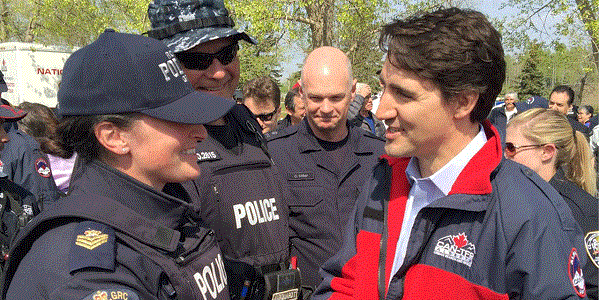 Fort McMurray : le Premier ministre canadien félicite les pompiers