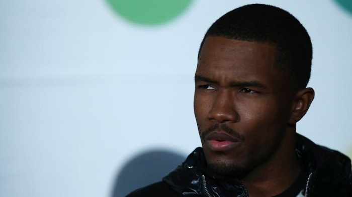 Le chanteur Frank Ocean attaqué en justice par son père