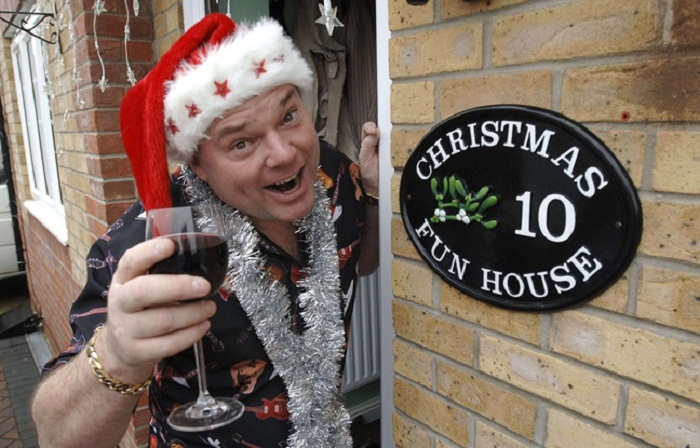 Seul mais heureux, il fête Noël tous les jours depuis 1993