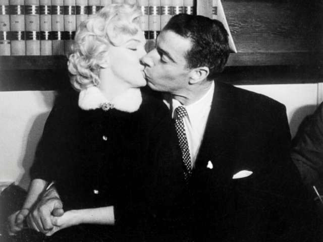 Marilyn Monroe, Joe DiMaggio's 1954 marriage certificate sells for $122,500