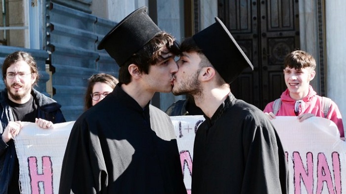 Grèce : l`union civile autorisée pour les couples homosexuels