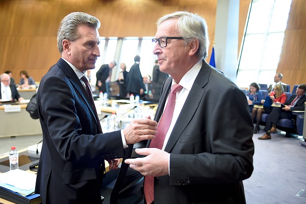Commission européenne: Pas de poste de vice-président pour Oettinger après un discours raciste - VIDÉO