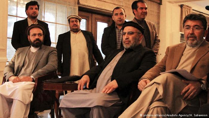 Kabul signs draft peace deal with warlord Hekmatyar