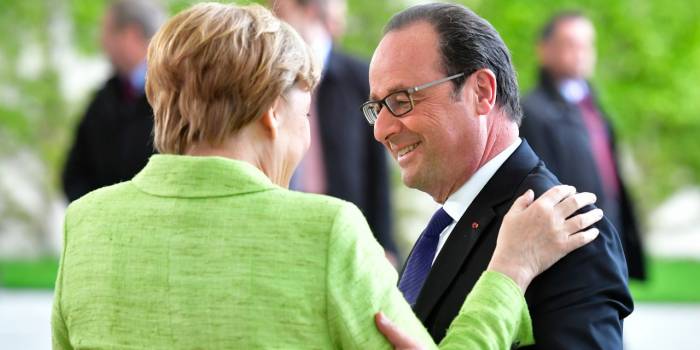 Dîner d'adieu entre Hollande et Merkel à Berlin