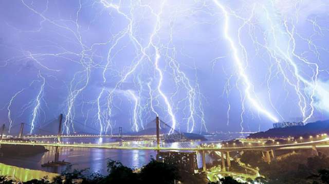Apocalypse à Hong-Kong, 10 000 éclairs frappent la ville en 12 heures