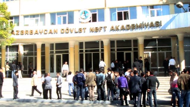 ADNA-nın adı binadan silinir - FOTO
