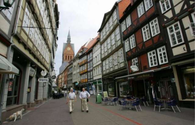 Hannover evacuates 50,000 over 'World War Two bombs'