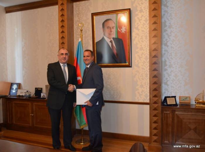 Mammadyarov admitió al flamante embajador de Hungría