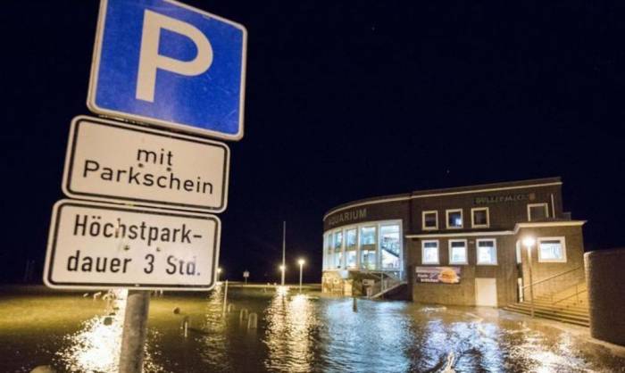 Sturm "Herwart" trifft auf Deutschland: Bahn stellt Zugverkehr ein