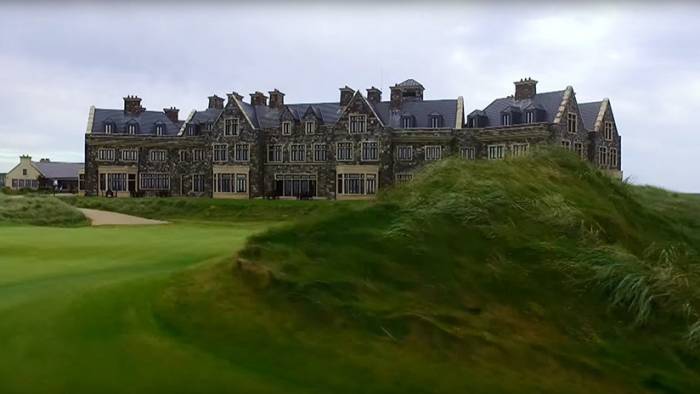 Donde Trump sí construirá un muro es en la costa de Irlanda para hacer un campo de golf