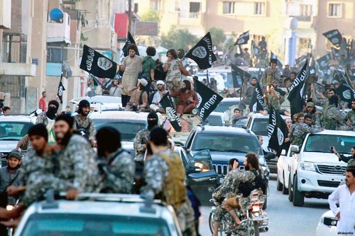 IS blows up hotel to prevent landing in west Mosul, witnesses say