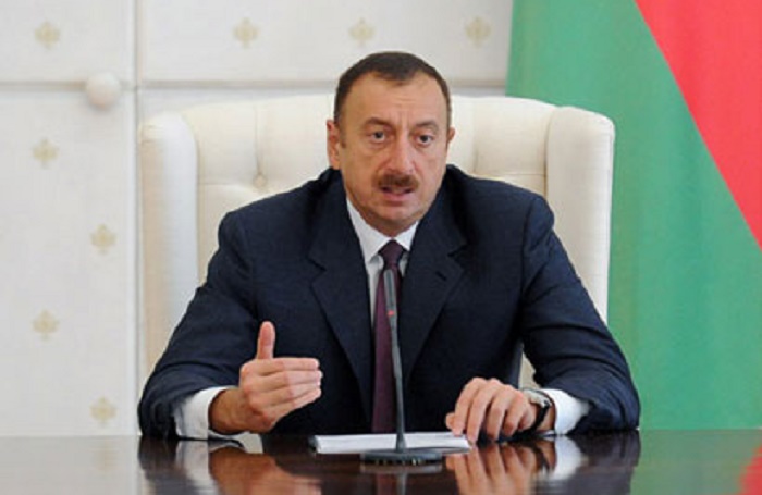 Azerbaijani president receives Israeli defense minister with delegation