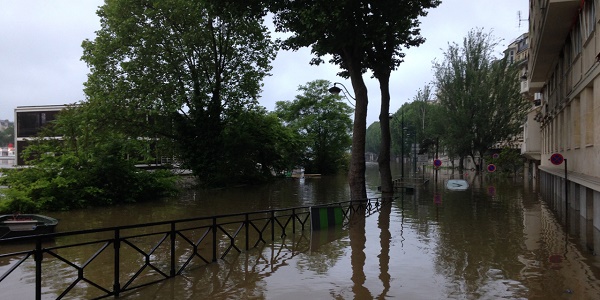 Les inondations donnent des idées aux sportifs à Paris et en Île-de-France - VIDEO