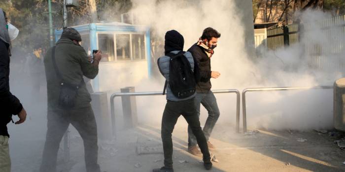 Iran : 450 personnes arrêtées à Téhéran depuis samedi