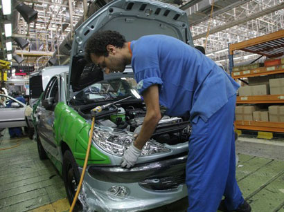 U.S. sanctions on Iran`s car industry take effect
