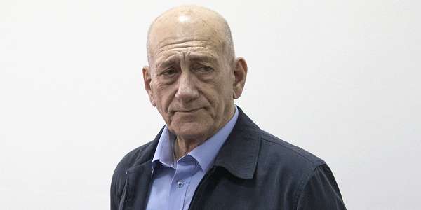 L`ex-Premier ministre Olmert entre en prison pour corruption