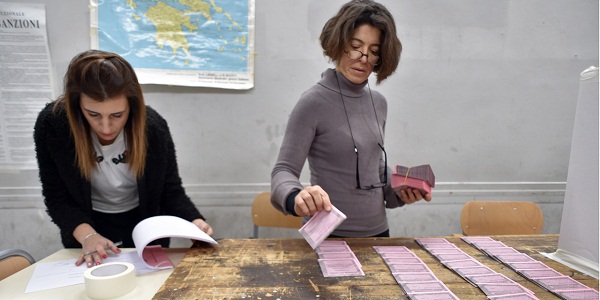 Italie : début du vote sur une réforme constitutionnelle cruciale pour Renzi