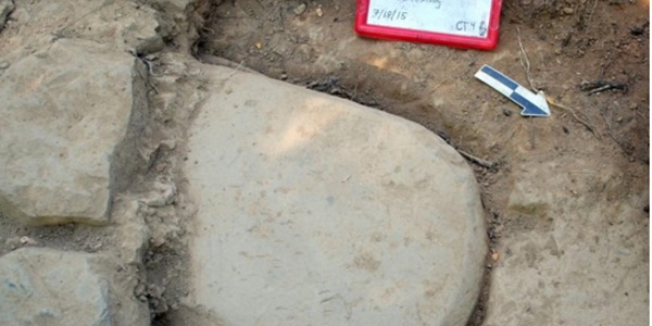 Italie : un texte très rare en étrusque découvert sur une pierre