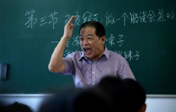 En Chine, un coach enseigne l`art du banquet, sans l`ivresse