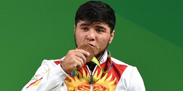JO : un haltérophile kirghize, premier médaillé exclu pour dopage