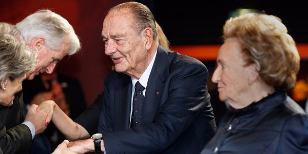 Jacques Chirac a quitté l`hôpital jeudi et poursuit sa convalescence chez lui