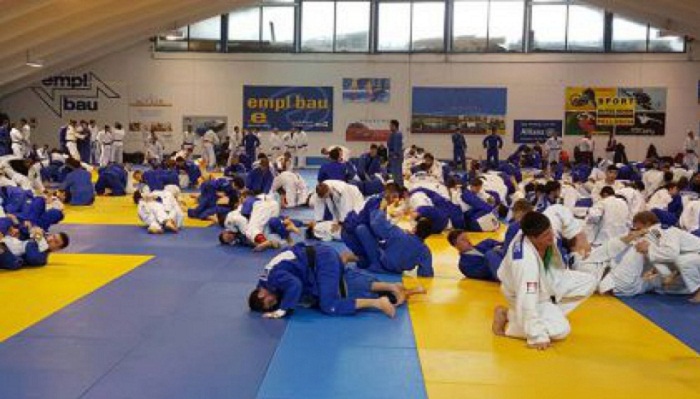  L’équipe d’Azerbaïdjan de judo effectue une séance d’entraînement à l’étranger