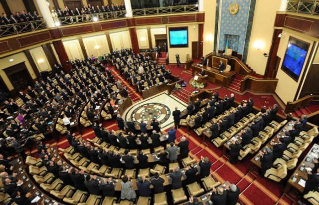 Kazakh parliament passes reform to constitution