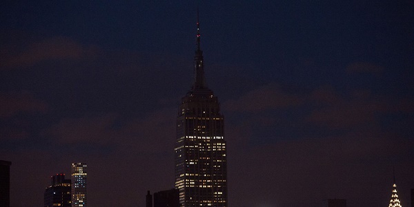 L`Empire State Building éteint ses lumières en hommage aux victimes d`Orlando