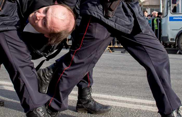 L'UE appelle la Russie à libérer "sans tarder" les manifestants