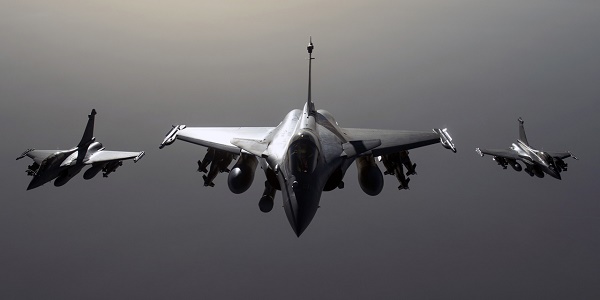 La France et l`Inde signent l`achat de 36 avions de combat Rafale