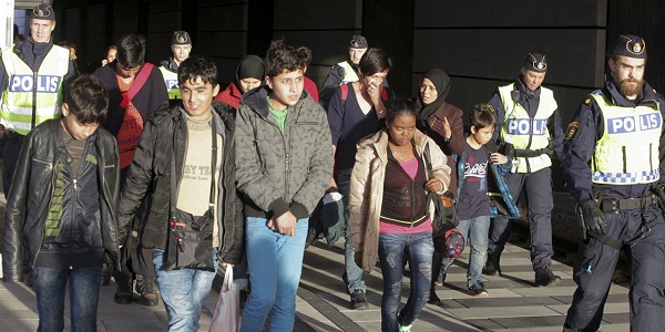 La Suède veut expulser jusqu`à 80.000 demandeurs d`asile déboutés