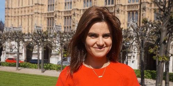 La députée britannique blessée par balles est morte