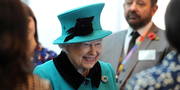 La reine Elisabeth II a failli être tuée par un de ses garde du corps