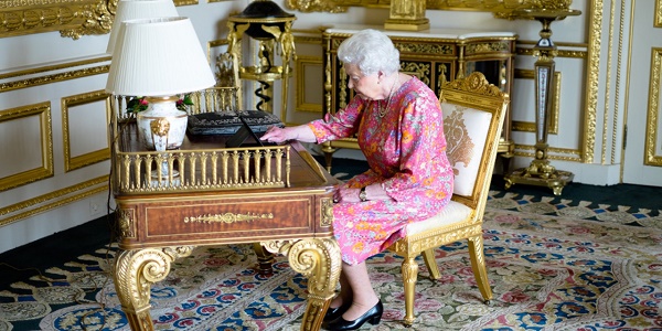 La reine Elizabeth envoie personnellement ses remerciements... sur Twitter