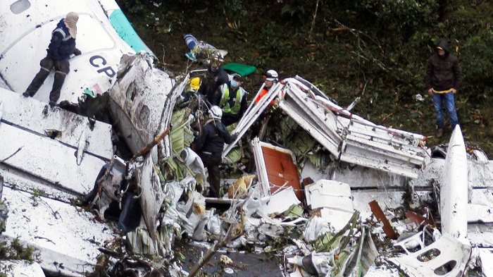 Un manque de carburant à l`origine du crash de l`avion qui a tué 19 footballeurs de Chapecoense ?