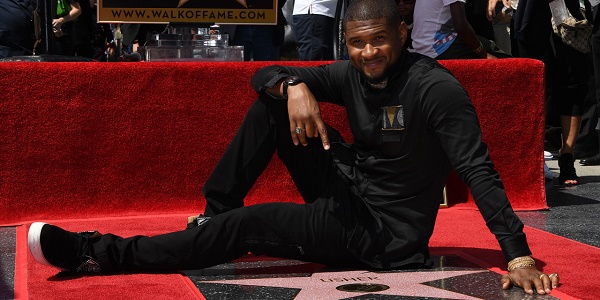 Le chanteur R&B Usher reçoit la 2.588e étoile du Walk of Fame