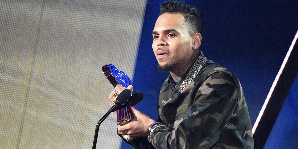 Le chanteur américain Chris Brown arrêté, de nouveau accusé de violences