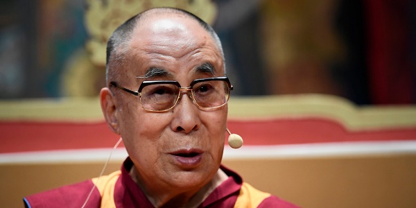 Le dalaï-lama dit vouloir rendre visite à Donald Trump